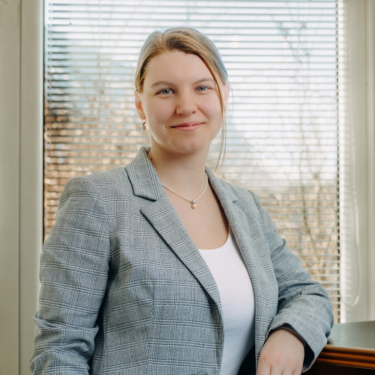 Portraitaufnahme von Elisabeth Bachmann Paul & Fischer Steuerkanzlei.